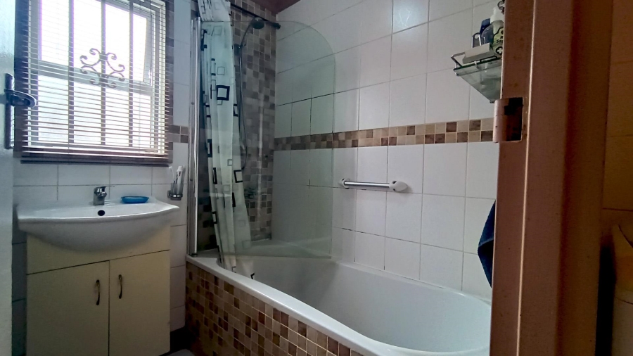 5 Bedroom Property for Sale in Yorkshire Estate Western Cape